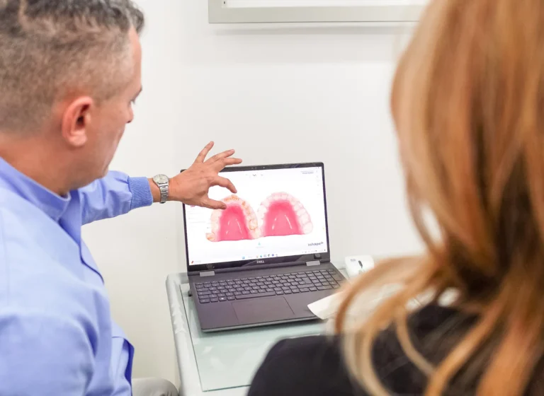 Quanto tempo bisogna portare un apparecchio per denti molto storti